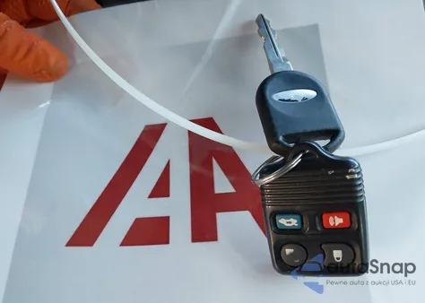 2000 Ford Taurus Se z USA, uszkodzony, nr VIN 1FAFP58S5YA189197